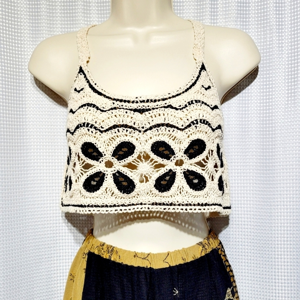 SHEIN Floral Crochet Crop Halter Top (4 / S)
